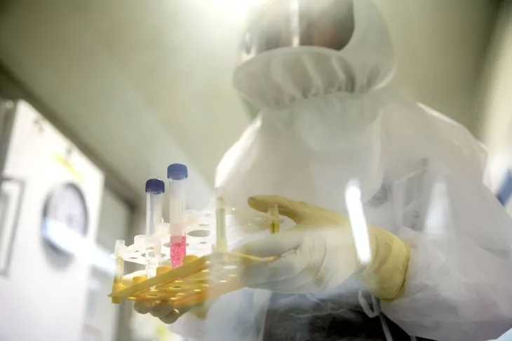 “Nóng” cuộc đua giành quyền sản xuất vaccine COVID-19 - Ảnh 1. “Nóng” cuộc đua giành quyền sản xuất vaccine COVID-19 - Ảnh 1.