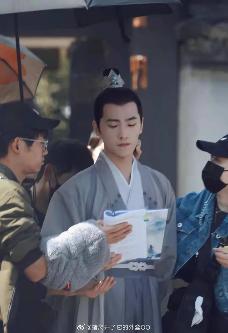 Dương Dương lộ diện ở phim trường Thả thí thiên hạ - Ảnh 3. Dương Dương lộ diện ở phim trường Thả thí thiên hạ - Ảnh 3.