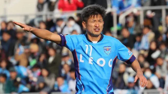 Huyền thoại Kazu Miura tiếp tục … gắn bó với bóng đá - Ảnh 1. Huyền thoại Kazu Miura tiếp tục … gắn bó với bóng đá - Ảnh 1.