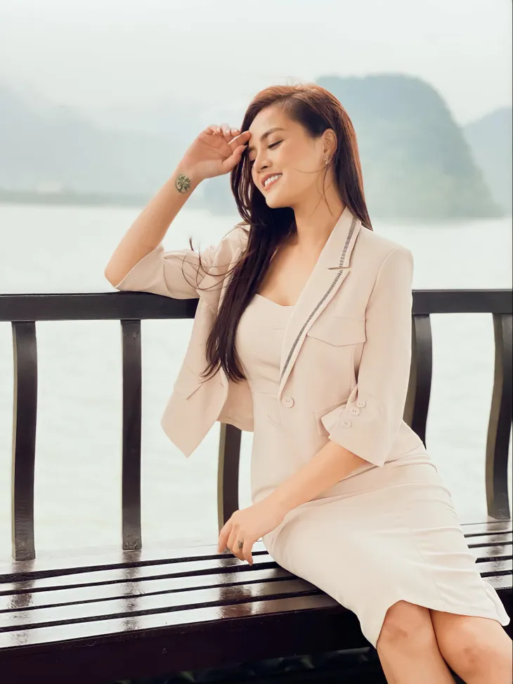 Thu Quỳnh và bí quyết chụp ảnh đẹp với góc nghiêng thần thánh - Ảnh 4. Thu Quỳnh và bí quyết chụp ảnh đẹp với góc nghiêng thần thánh - Ảnh 4.