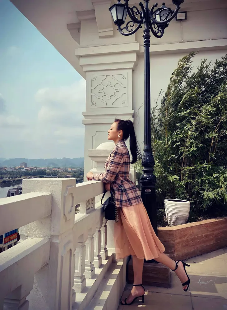 Thu Quỳnh và bí quyết chụp ảnh đẹp với góc nghiêng thần thánh - Ảnh 5. Thu Quỳnh và bí quyết chụp ảnh đẹp với góc nghiêng thần thánh - Ảnh 5.