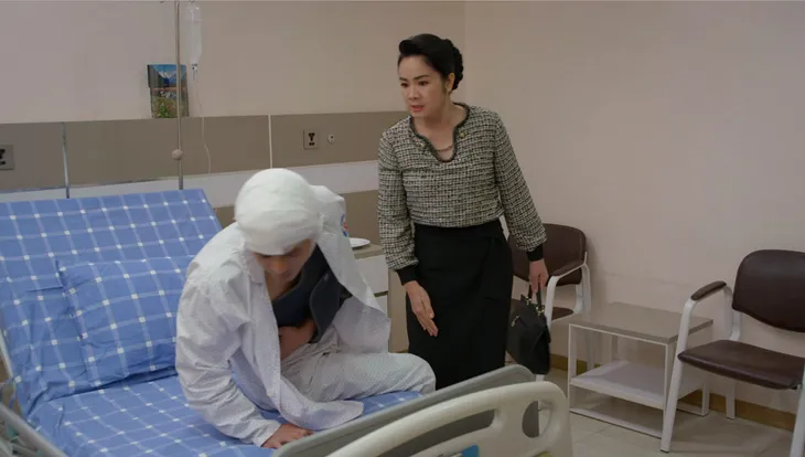 Hướng dương ngược nắng - Tập 39: Phép màu nào đưa Châu từ cõi chết trở về xinh tươi? - Ảnh 3. Hướng dương ngược nắng - Tập 39: Phép màu nào đưa Châu từ cõi chết trở về xinh tươi? - Ảnh 3.