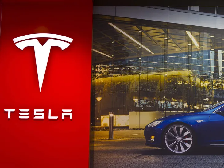 Tesla tăng gần 20% giá trị trong ngày phố Wall thăng hoa - Ảnh 1. Tesla tăng gần 20% giá trị trong ngày phố Wall thăng hoa - Ảnh 1.