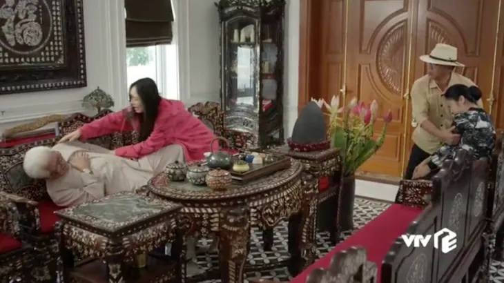 Hướng dương ngược nắng - Tập 38: Hiểu lầm chồng chất hiểu lầm, Minh (Lương Thu Trang) bị cả thế giới quay lưng, trừ một người - Ảnh 24. Hướng dương ngược nắng - Tập 38: Hiểu lầm chồng chất hiểu lầm, Minh (Lương Thu Trang) bị cả thế giới quay lưng, trừ một người - Ảnh 24.