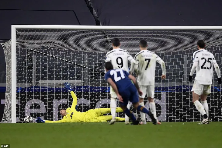 Juventus 3-2 FC Porto: Chơi hơn người, Juventus vẫn bị loại cay đắng - Ảnh 1. Juventus 3-2 FC Porto: Chơi hơn người, Juventus vẫn bị loại cay đắng - Ảnh 1.