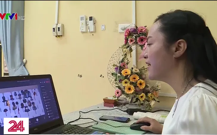 Học trực tuyến và trực tiếp sẽ được xem xét duy trì song song? - Ảnh 1. Học trực tuyến và trực tiếp sẽ được xem xét duy trì song song? - Ảnh 1.