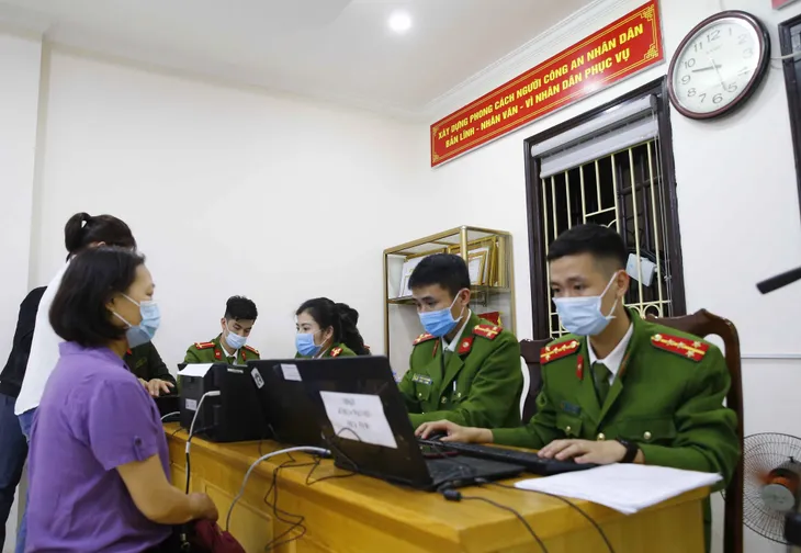Cấp hơn 1,2 triệu thẻ căn cước công dân gắn chip điện tử cho người dân - Ảnh 1. Cấp hơn 1,2 triệu thẻ căn cước công dân gắn chip điện tử cho người dân - Ảnh 1.