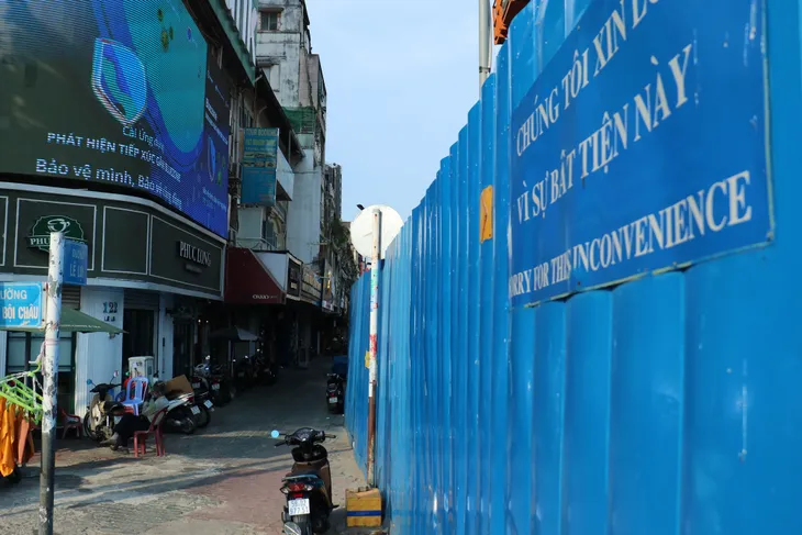 TP Hồ Chí Minh: Hoàn thành tái lập mặt bằng đường Lê Lợi trước ngày 30/4 - Ảnh 2. TP Hồ Chí Minh: Hoàn thành tái lập mặt bằng đường Lê Lợi trước ngày 30/4 - Ảnh 2.