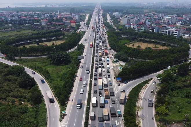 Điều chỉnh tốc độ tối đa của ô tô trên cầu Thanh Trì xuống 60km/giờ - Ảnh 1. Điều chỉnh tốc độ tối đa của ô tô trên cầu Thanh Trì xuống 60km/giờ - Ảnh 1.