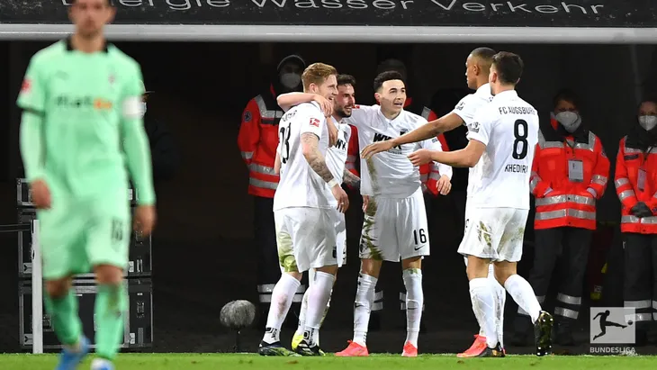 Augsburg 3-1 Borussia MGladbach: Chuỗi trận thất vọng kéo dài - Ảnh 1. Augsburg 3-1 Borussia MGladbach: Chuỗi trận thất vọng kéo dài - Ảnh 1.