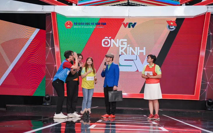 Ca sĩ Phương Thanh ngỡ ngàng trước tài năng sinh viên trong trận Chung kết bảng C SV 2020 - Ảnh 2. Ca sĩ Phương Thanh ngỡ ngàng trước tài năng sinh viên trong trận Chung kết bảng C SV 2020 - Ảnh 2.