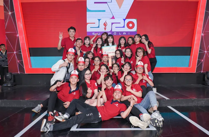 Ca sĩ Phương Thanh ngỡ ngàng trước tài năng sinh viên trong trận Chung kết bảng C SV 2020 - Ảnh 16. Ca sĩ Phương Thanh ngỡ ngàng trước tài năng sinh viên trong trận Chung kết bảng C SV 2020 - Ảnh 16.