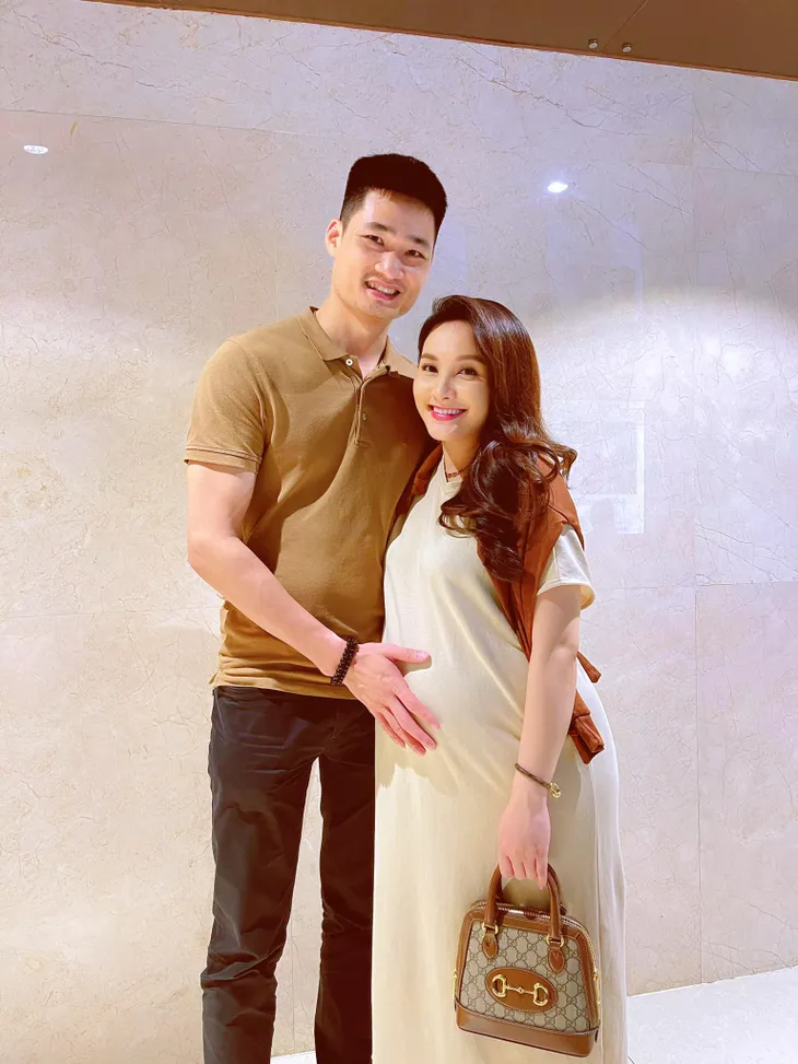 Dù bầu lớn, nữ diễn viên Bảo Thanh vẫn chăm chỉ đi quay - Ảnh 2. Dù bầu lớn, nữ diễn viên Bảo Thanh vẫn chăm chỉ đi quay - Ảnh 2.