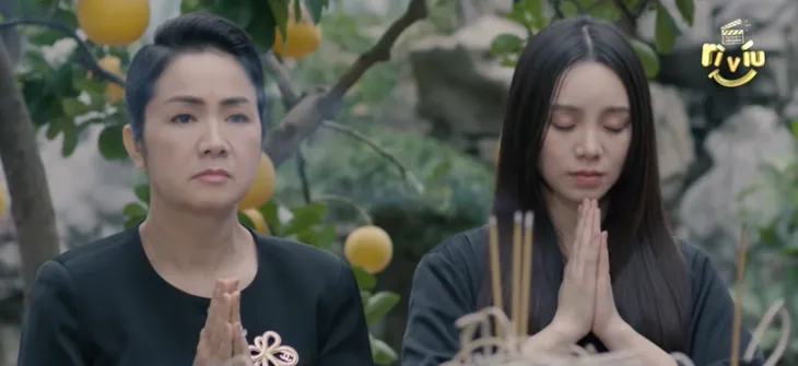 Hướng dương ngược nắng - Tập 40: Châu (Hồng Diễm) hư ảo không rõ người hay ma, trở về nhìn Kiên trân trân - Ảnh 4. Hướng dương ngược nắng - Tập 40: Châu (Hồng Diễm) hư ảo không rõ người hay ma, trở về nhìn Kiên trân trân - Ảnh 4.