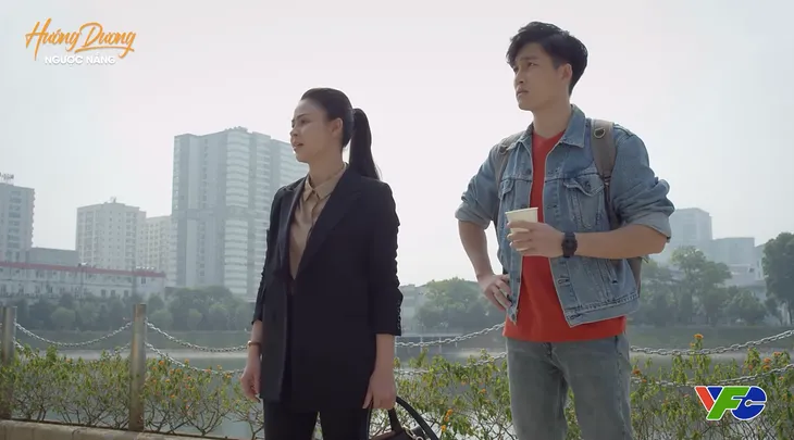 Hướng dương ngược nắng - Tập 40: Minh sôi máu nhìn Hải bóng quỳ xuống dâng nhẫn cầu hôn bà Diễm Loan - Ảnh 5. Hướng dương ngược nắng - Tập 40: Minh sôi máu nhìn Hải bóng quỳ xuống dâng nhẫn cầu hôn bà Diễm Loan - Ảnh 5.