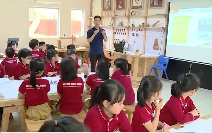 Thí điểm dạy tiếng Hàn tại một số trường Hà Nội - Ảnh 1. Thí điểm dạy tiếng Hàn tại một số trường Hà Nội - Ảnh 1.