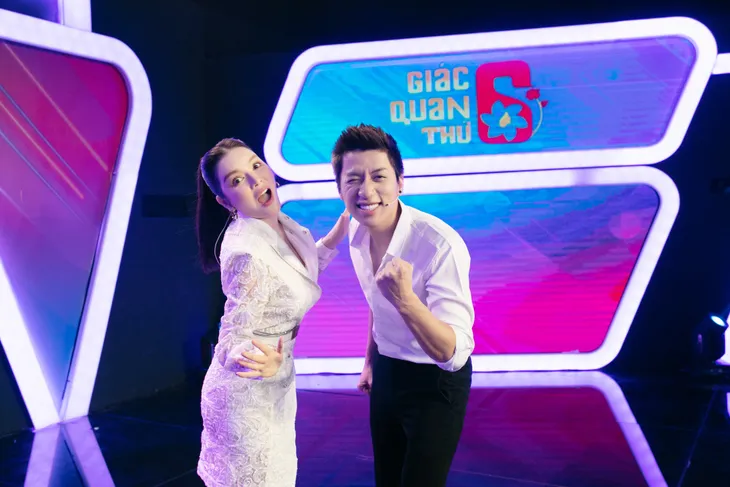 Lý Nhã Kỳ nói về chuyện yêu “phi công”: “Trend năm nay là cứ phải yêu người nhỏ hơn 10 tuổi mới hợp” - Ảnh 1. Lý Nhã Kỳ nói về chuyện yêu “phi công”: “Trend năm nay là cứ phải yêu người nhỏ hơn 10 tuổi mới hợp” - Ảnh 1.