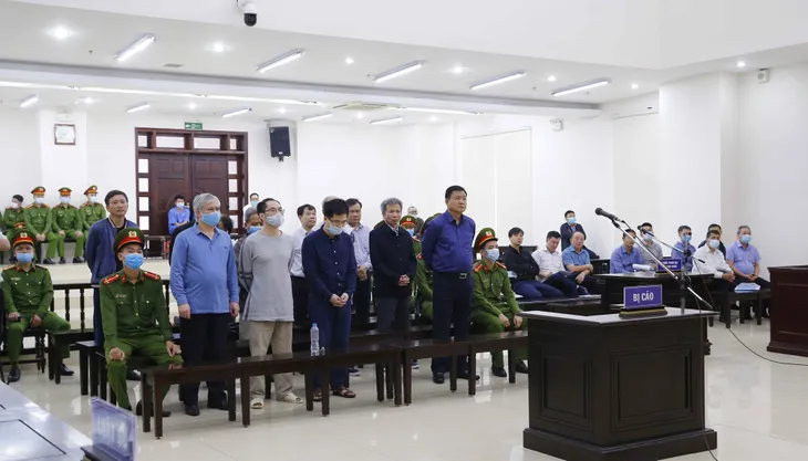 Ông Đinh La Thăng bị tuyên phạt 11 năm tù vụ Ethanol Phú Thọ- Ảnh 1. Ông Đinh La Thăng bị tuyên phạt 11 năm tù vụ Ethanol Phú Thọ- Ảnh 1.