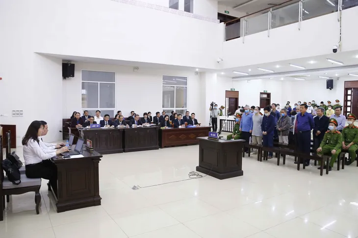 Ông Đinh La Thăng bị tuyên phạt 11 năm tù vụ Ethanol Phú Thọ- Ảnh 4. Ông Đinh La Thăng bị tuyên phạt 11 năm tù vụ Ethanol Phú Thọ- Ảnh 4.