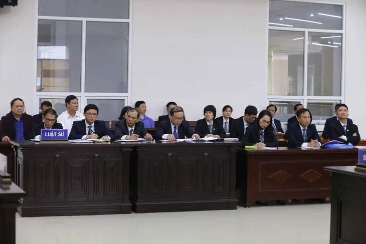 Ông Đinh La Thăng bị tuyên phạt 11 năm tù vụ Ethanol Phú Thọ- Ảnh 3. Ông Đinh La Thăng bị tuyên phạt 11 năm tù vụ Ethanol Phú Thọ- Ảnh 3.