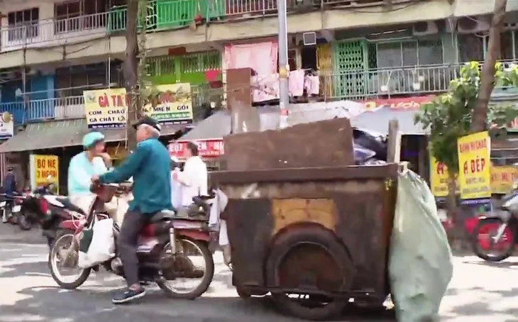 Xử phạt xe cũ nát: Về lý đã đúng nhưng về tình liệu có giơ cao đánh khẽ? - Ảnh 1. Xử phạt xe cũ nát: Về lý đã đúng nhưng về tình liệu có giơ cao đánh khẽ? - Ảnh 1.