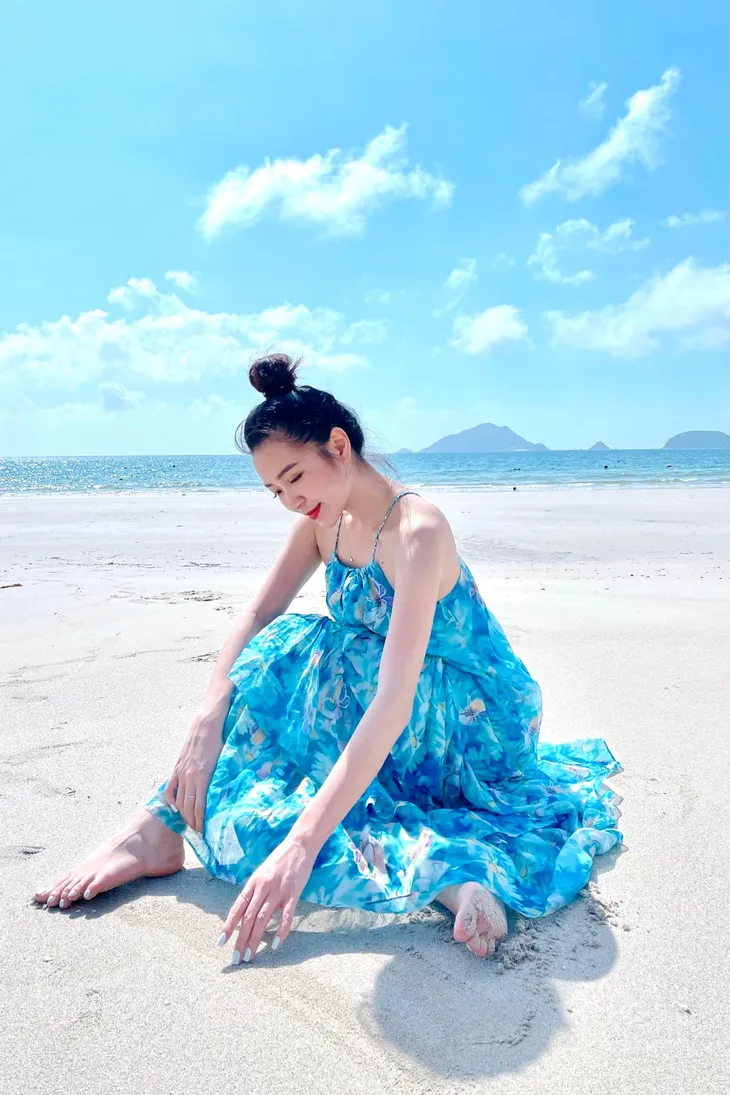 Chưa hè mà Kim Oanh đã diện bikini khoe thân hình nuột nà - Ảnh 1. Chưa hè mà Kim Oanh đã diện bikini khoe thân hình nuột nà - Ảnh 1.