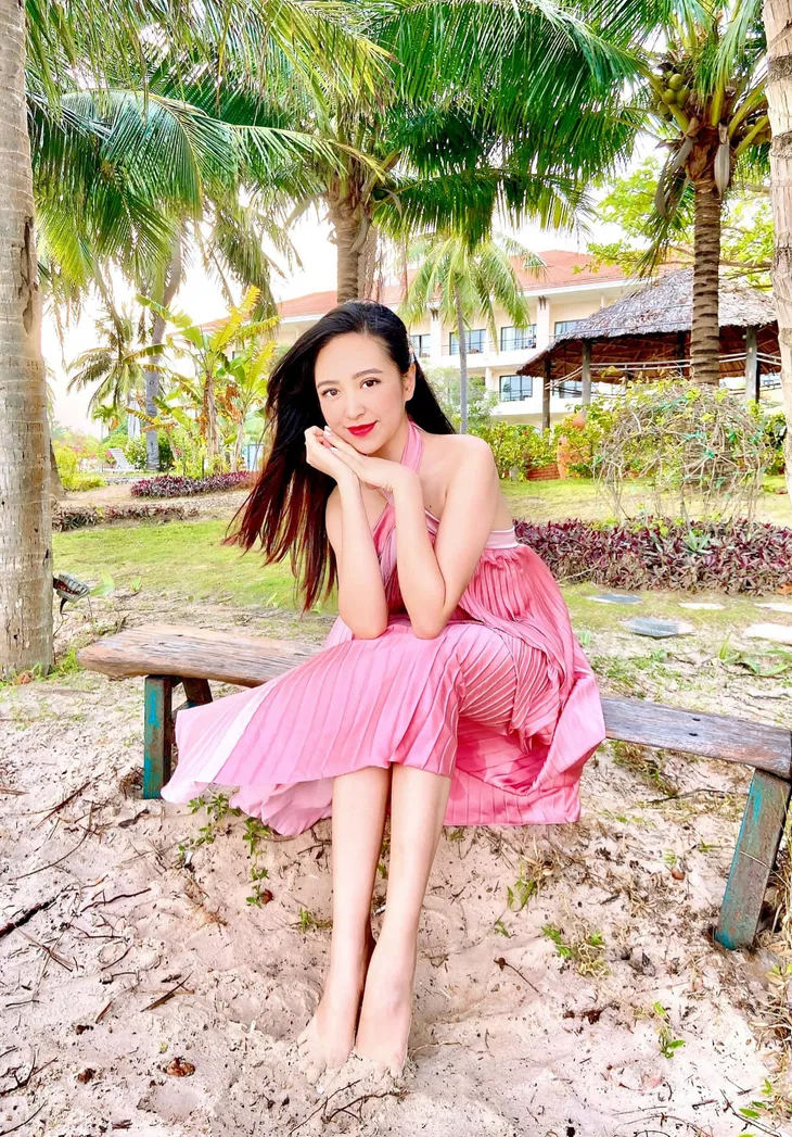 Chưa hè mà Kim Oanh đã diện bikini khoe thân hình nuột nà - Ảnh 2. Chưa hè mà Kim Oanh đã diện bikini khoe thân hình nuột nà - Ảnh 2.