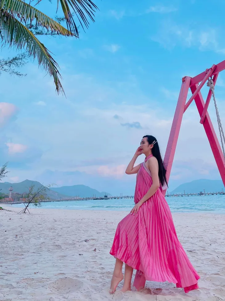 Chưa hè mà Kim Oanh đã diện bikini khoe thân hình nuột nà - Ảnh 4. Chưa hè mà Kim Oanh đã diện bikini khoe thân hình nuột nà - Ảnh 4.