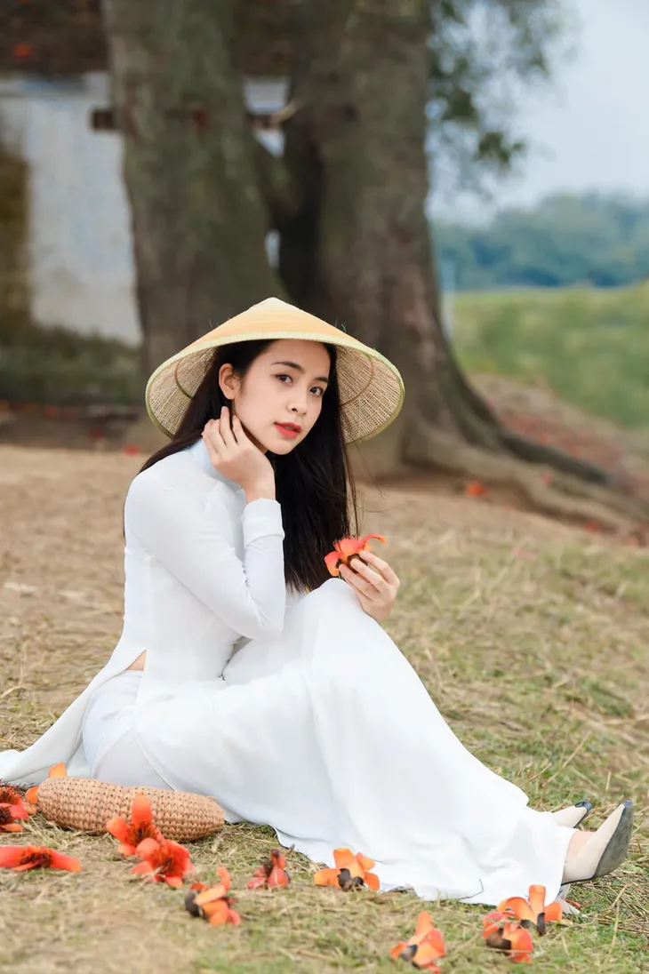 Trần Vân khoe bộ ảnh mới dịu dàng bên tà áo dài - Ảnh 3. Trần Vân khoe bộ ảnh mới dịu dàng bên tà áo dài - Ảnh 3.