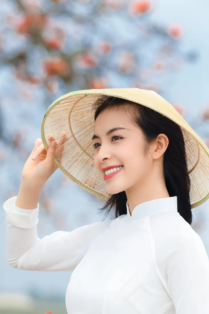 Trần Vân khoe bộ ảnh mới dịu dàng bên tà áo dài - Ảnh 4. Trần Vân khoe bộ ảnh mới dịu dàng bên tà áo dài - Ảnh 4.