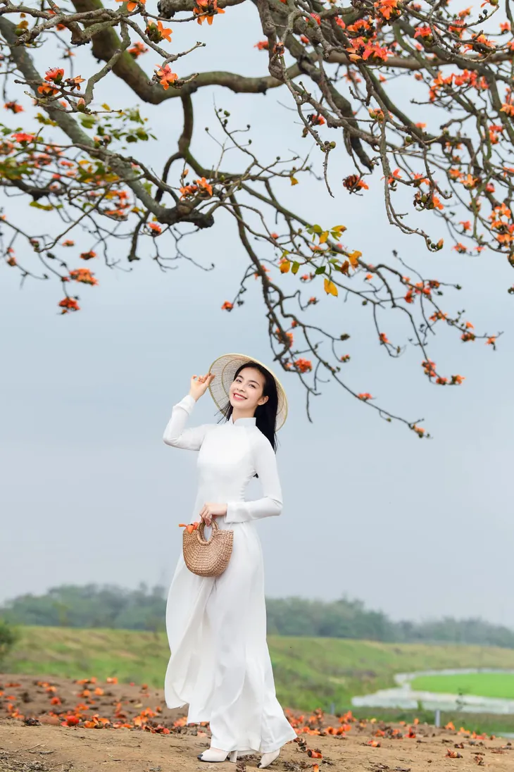 Trần Vân khoe bộ ảnh mới dịu dàng bên tà áo dài - Ảnh 5. Trần Vân khoe bộ ảnh mới dịu dàng bên tà áo dài - Ảnh 5.