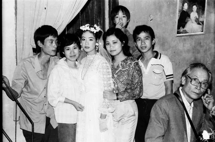 Bất ngờ trước nhan sắc Chiều Xuân trong ảnh cưới 34 năm trước và bây giờ - Ảnh 2. Bất ngờ trước nhan sắc Chiều Xuân trong ảnh cưới 34 năm trước và bây giờ - Ảnh 2.