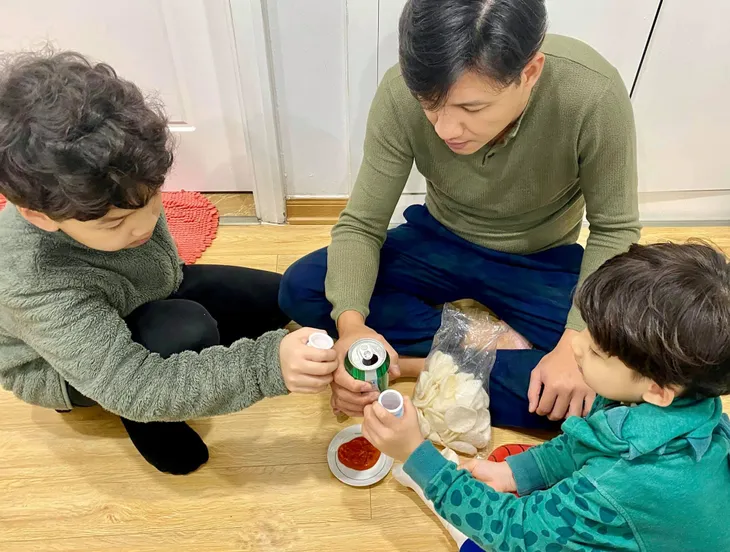 Đan Lê nói về cách chơi cùng con, rời mắt khỏi Youtube - Ảnh 1. Đan Lê nói về cách chơi cùng con, rời mắt khỏi Youtube - Ảnh 1.