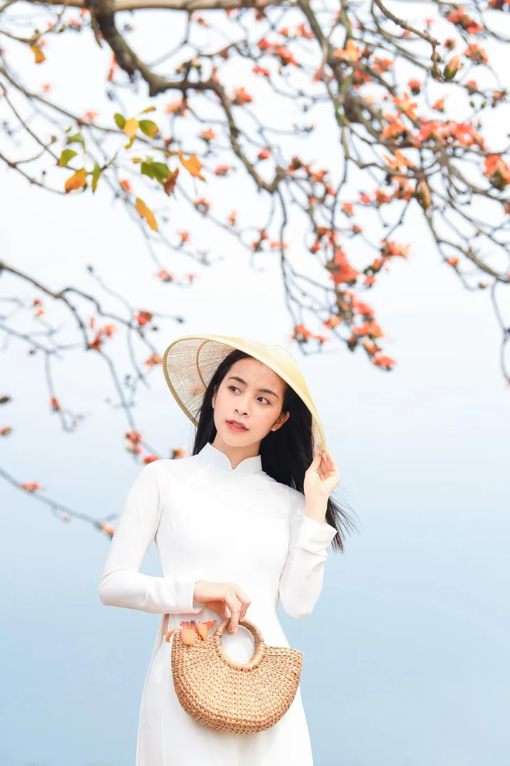 Trần Vân khoe bộ ảnh mới dịu dàng bên tà áo dài - Ảnh 7. Trần Vân khoe bộ ảnh mới dịu dàng bên tà áo dài - Ảnh 7.