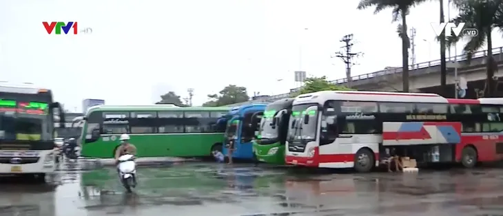 Hà Nội cho phép tuyến xe liên tỉnh hoạt động với đủ hành khách - Ảnh 1. Hà Nội cho phép tuyến xe liên tỉnh hoạt động với đủ hành khách - Ảnh 1.