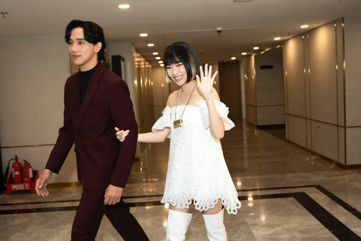 Diệu Nhi khoe vai trần cuốn hút tại họp báo phim Bẫy ngọt ngào - Ảnh 6. Diệu Nhi khoe vai trần cuốn hút tại họp báo phim Bẫy ngọt ngào - Ảnh 6.