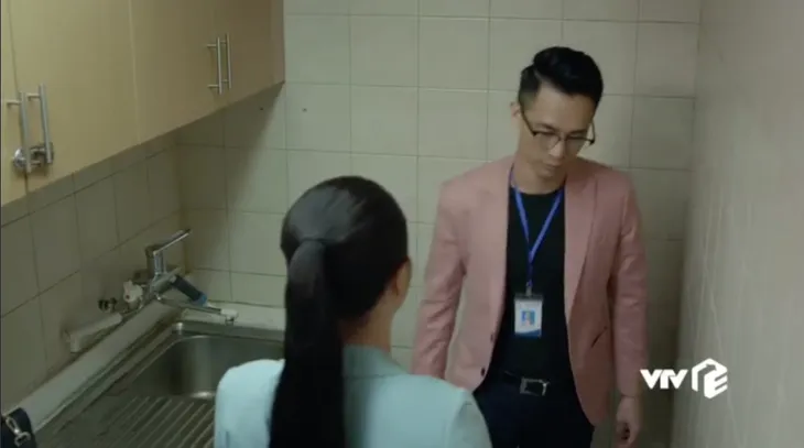Hướng dương ngược nắng - Tập 41: Sợ mất danh phận công tử nhà họ Cao, Trí nhắm mắt làm liều trúng bẫy của Hoàng - Ảnh 13. Hướng dương ngược nắng - Tập 41: Sợ mất danh phận công tử nhà họ Cao, Trí nhắm mắt làm liều trúng bẫy của Hoàng - Ảnh 13.