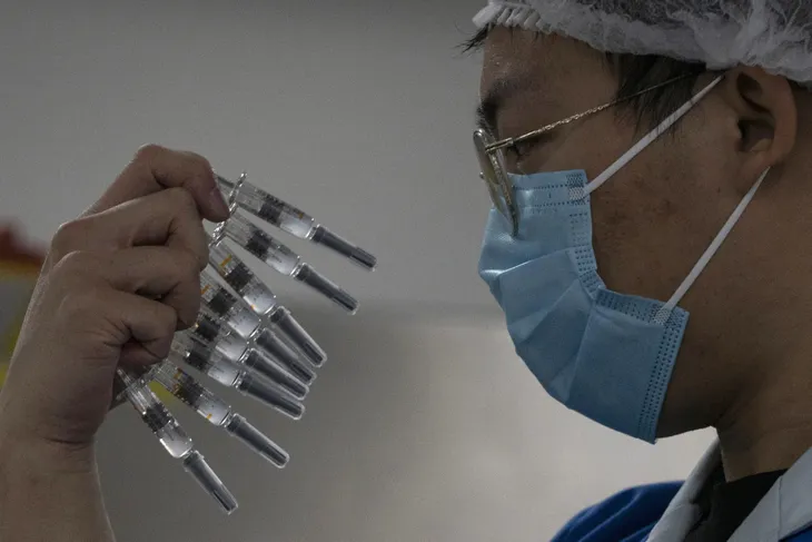 Trung Quốc cấp phép sử dụng khẩn cấp vaccine COVID-19 thứ 4 - Ảnh 1. Trung Quốc cấp phép sử dụng khẩn cấp vaccine COVID-19 thứ 4 - Ảnh 1.