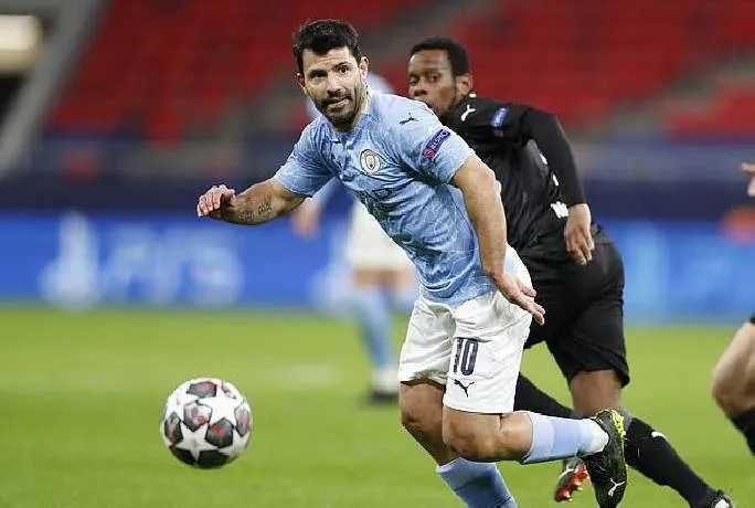 Aguero bức xúc vì đồng đội không chuyền bóng cho mình - Ảnh 2. Aguero bức xúc vì đồng đội không chuyền bóng cho mình - Ảnh 2.
