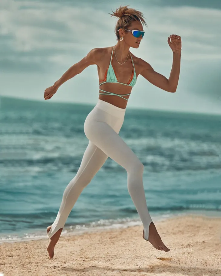 Candice Swanepoel tung dòng sản phẩm mới đẹp chất ngất - Ảnh 9. Candice Swanepoel tung dòng sản phẩm mới đẹp chất ngất - Ảnh 9.