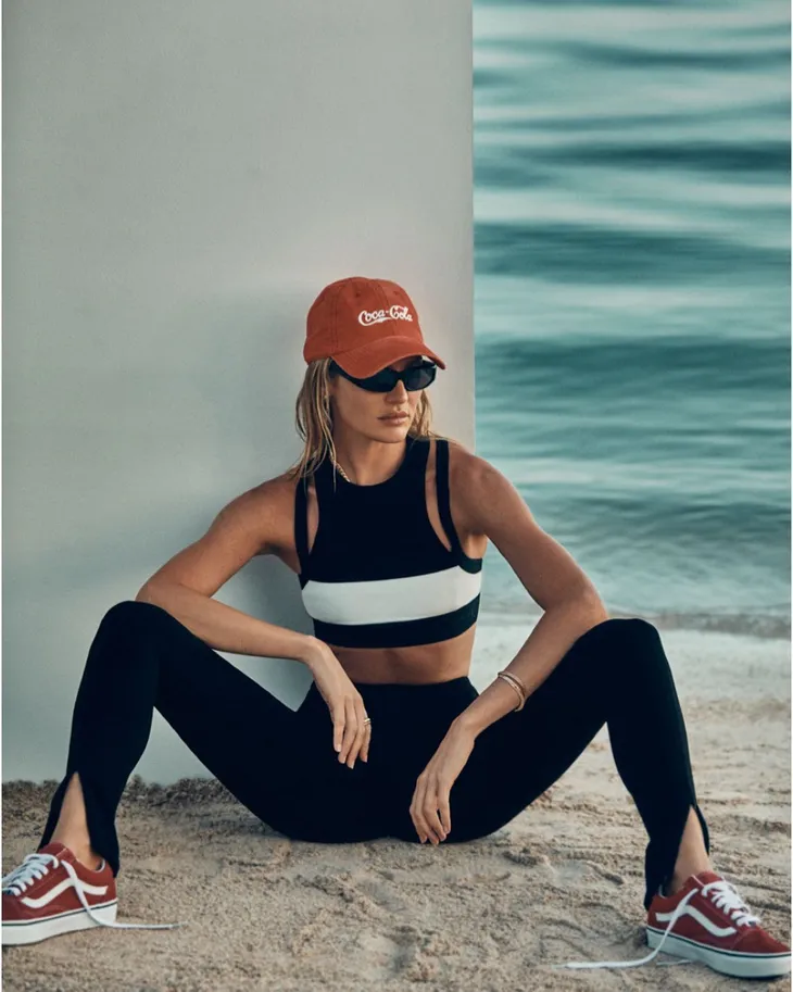Candice Swanepoel tung dòng sản phẩm mới đẹp chất ngất - Ảnh 5. Candice Swanepoel tung dòng sản phẩm mới đẹp chất ngất - Ảnh 5.