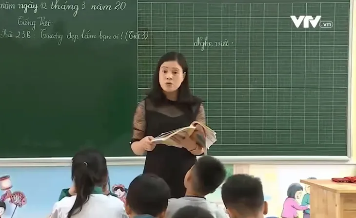 Giáo viên tất bật đi học chứng chỉ chức danh nghề nghiệp - Ảnh 1. Giáo viên tất bật đi học chứng chỉ chức danh nghề nghiệp - Ảnh 1.