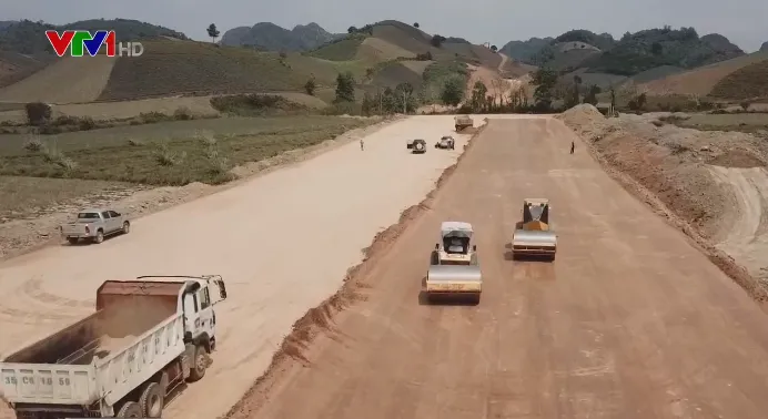 Gấp rút thi công đảm bảo tiến độ dự án cao tốc Bắc - Nam - Ảnh 1. Gấp rút thi công đảm bảo tiến độ dự án cao tốc Bắc - Nam - Ảnh 1.