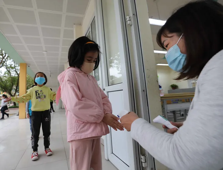 Hà Nội đảm bảo an toàn phòng, chống dịch COVID-19 ngay từ ngày đầu học sinh trở lại trường - Ảnh 5. Hà Nội đảm bảo an toàn phòng, chống dịch COVID-19 ngay từ ngày đầu học sinh trở lại trường - Ảnh 5.
