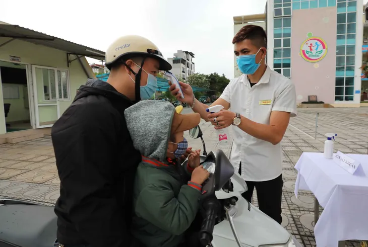 Hà Nội đảm bảo an toàn phòng, chống dịch COVID-19 ngay từ ngày đầu học sinh trở lại trường - Ảnh 3. Hà Nội đảm bảo an toàn phòng, chống dịch COVID-19 ngay từ ngày đầu học sinh trở lại trường - Ảnh 3.