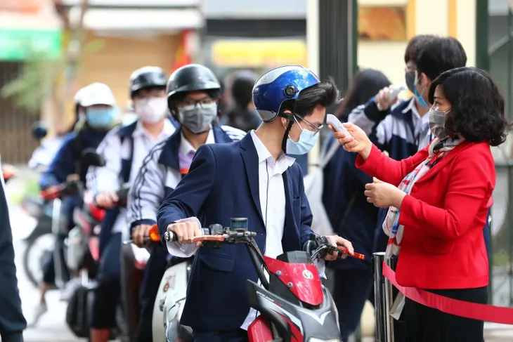 Hà Nội đảm bảo an toàn phòng, chống dịch COVID-19 ngay từ ngày đầu học sinh trở lại trường - Ảnh 11. Hà Nội đảm bảo an toàn phòng, chống dịch COVID-19 ngay từ ngày đầu học sinh trở lại trường - Ảnh 11.