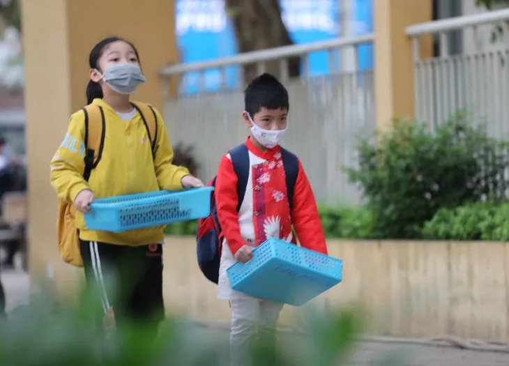 Hà Nội đảm bảo an toàn phòng, chống dịch COVID-19 ngay từ ngày đầu học sinh trở lại trường - Ảnh 7. Hà Nội đảm bảo an toàn phòng, chống dịch COVID-19 ngay từ ngày đầu học sinh trở lại trường - Ảnh 7.