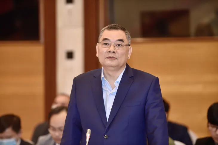 Vì sao Bộ Công an tạm đình chỉ vụ chồng đại gia Tư Hường tố cáo con trai? - Ảnh 1. Vì sao Bộ Công an tạm đình chỉ vụ chồng đại gia Tư Hường tố cáo con trai? - Ảnh 1.