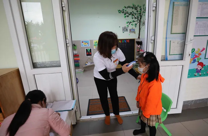 Hà Nội đảm bảo an toàn phòng, chống dịch COVID-19 ngay từ ngày đầu học sinh trở lại trường - Ảnh 1. Hà Nội đảm bảo an toàn phòng, chống dịch COVID-19 ngay từ ngày đầu học sinh trở lại trường - Ảnh 1.