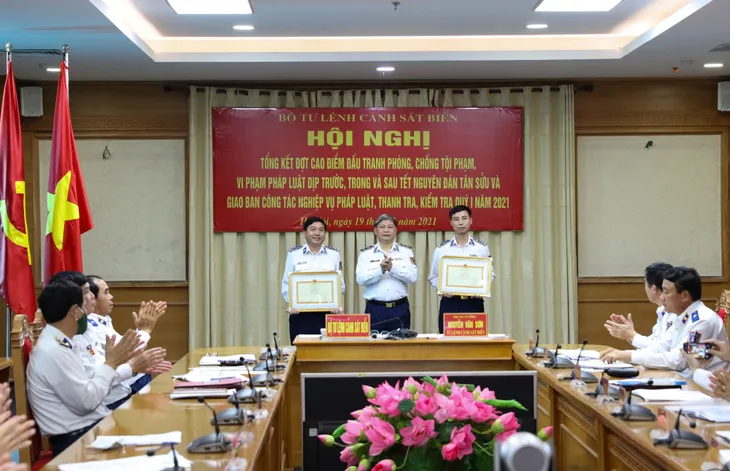 Cảnh sát biển bắt giữ, xử lý 253 vụ vi phạm từ đầu năm 2021 - Ảnh 1. Cảnh sát biển bắt giữ, xử lý 253 vụ vi phạm từ đầu năm 2021 - Ảnh 1.
